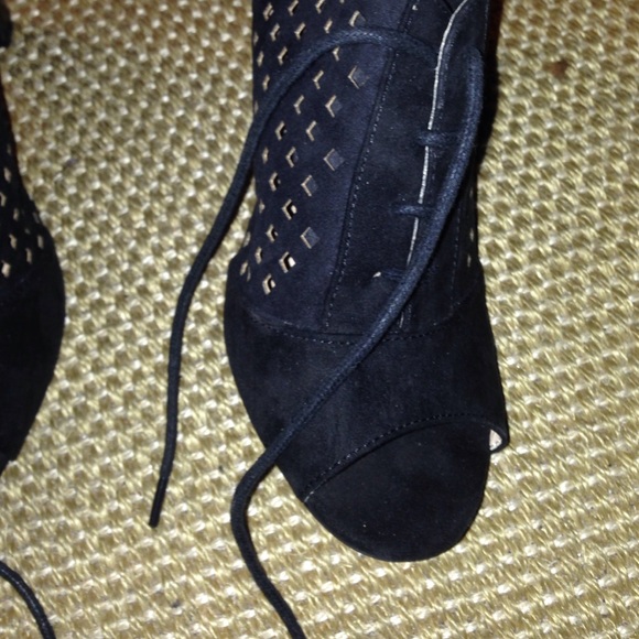 Open toe lace heels - Picture 3 of 4