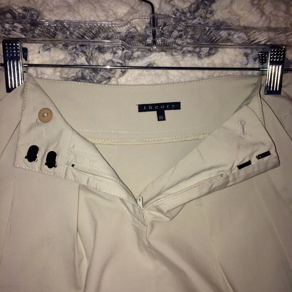 🆕NWOT Theory pleated khaki mini skirt - Picture 2 of 3