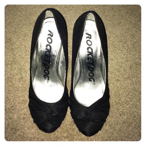 Black hardly worn heels