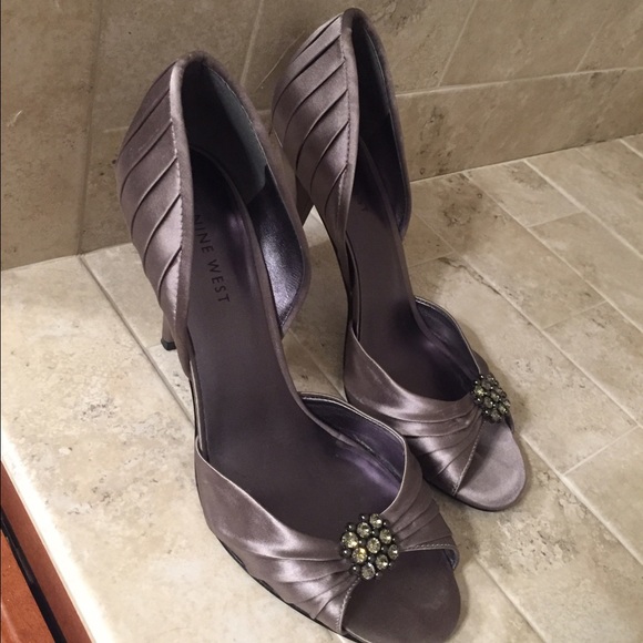 SILVER NINE WEST HEELS