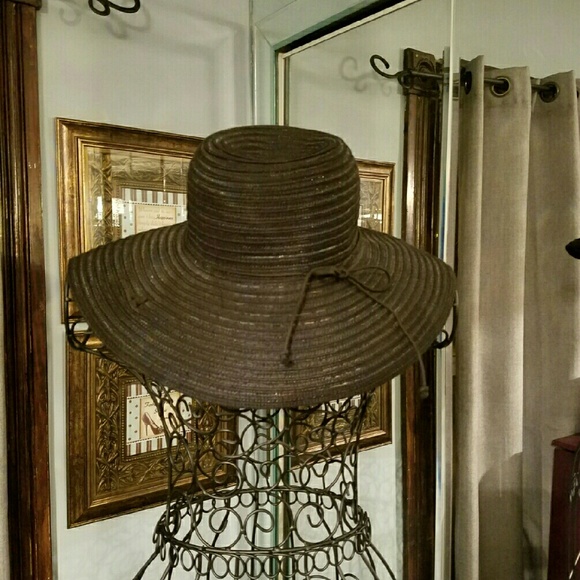Black sun hat