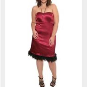 Plus size red dress with feather hem Plus size red dress with feather hem
