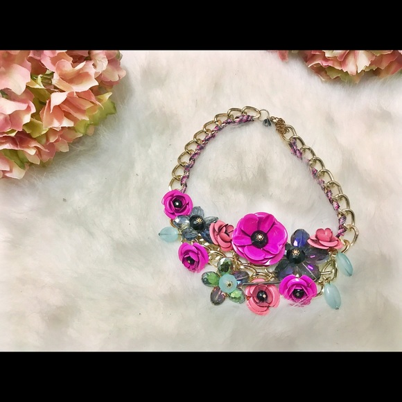 Beautiful statement choker!Priced to sell for xmas