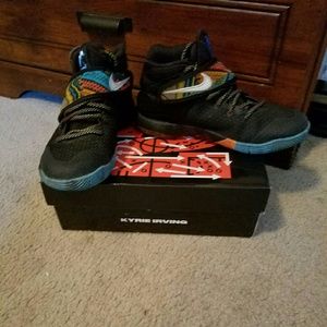 Boys shoes Kyrie Irving