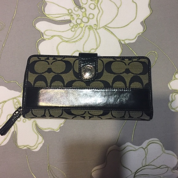 Coach check size wallet.