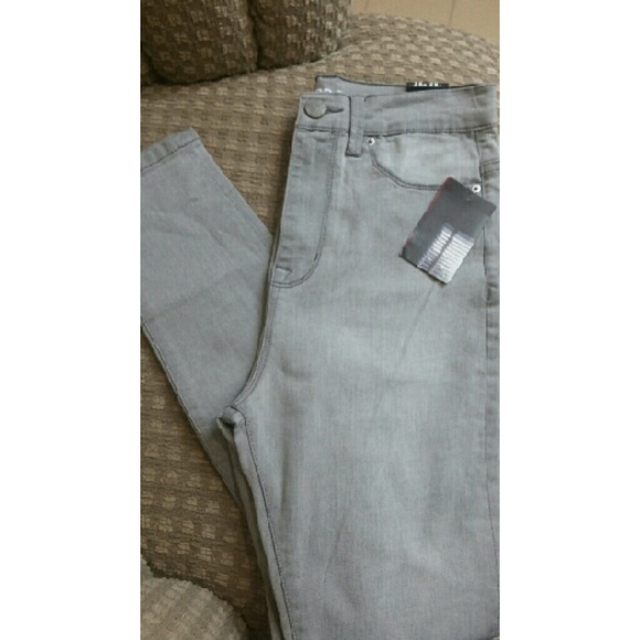 BDG Super High Rise Twig Jean Ankle