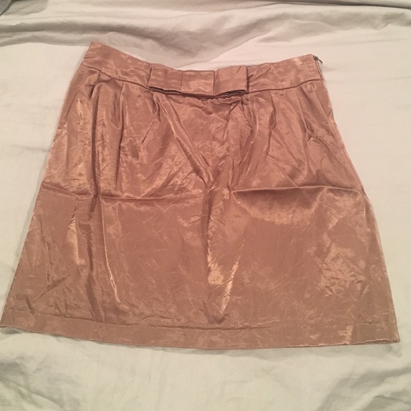 Skirt with front bow