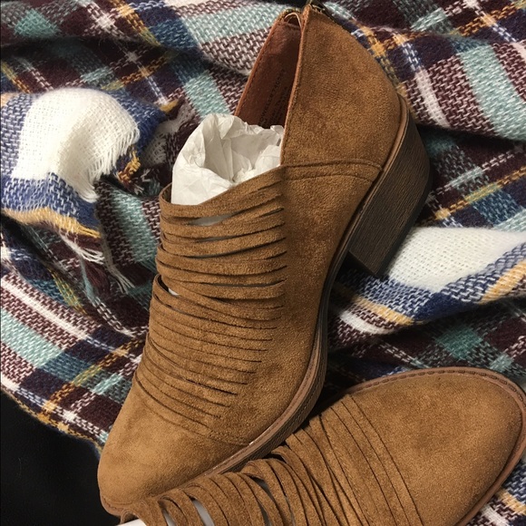 Beautiful brown suede ankle booties - Picture 2 of 4