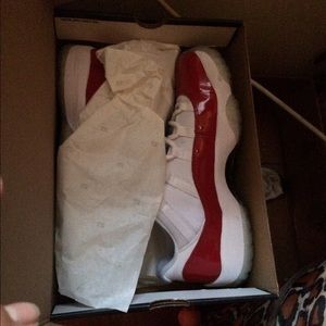 Jordan cherry low 11