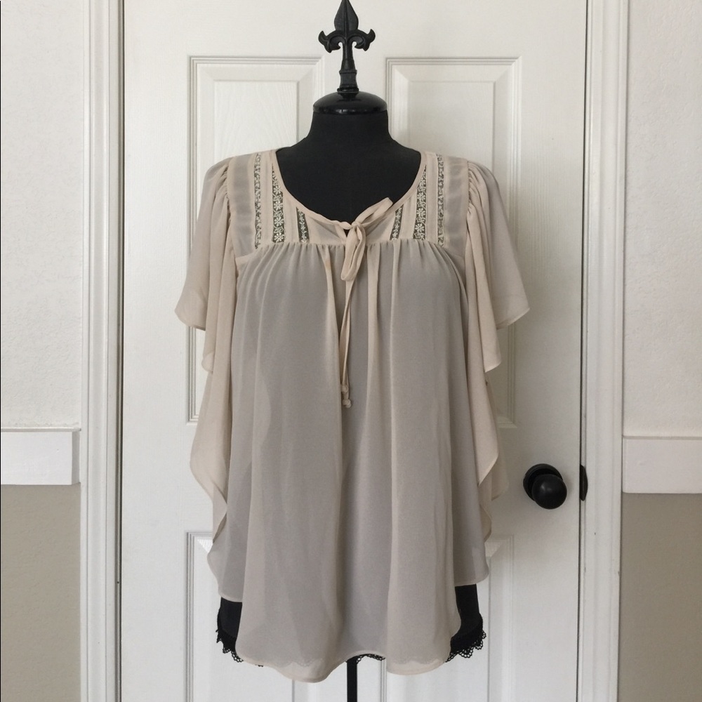 Super cute flowy cream colored top!