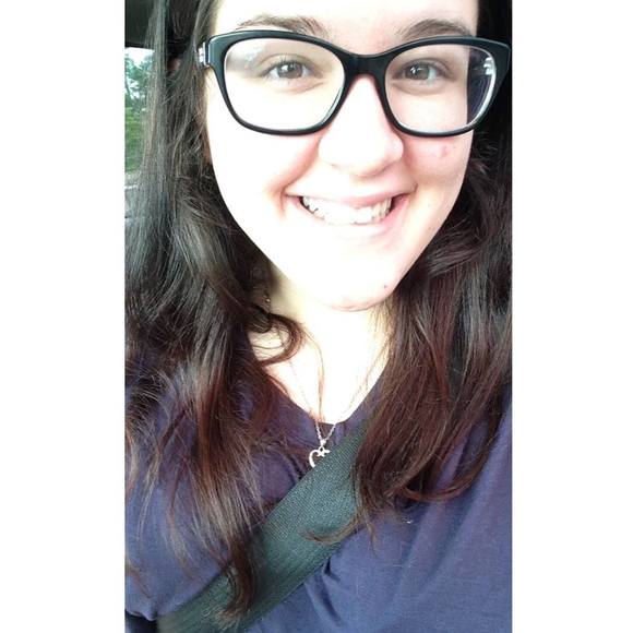 Meet your Posher, Nicole - Picture 1 of 1