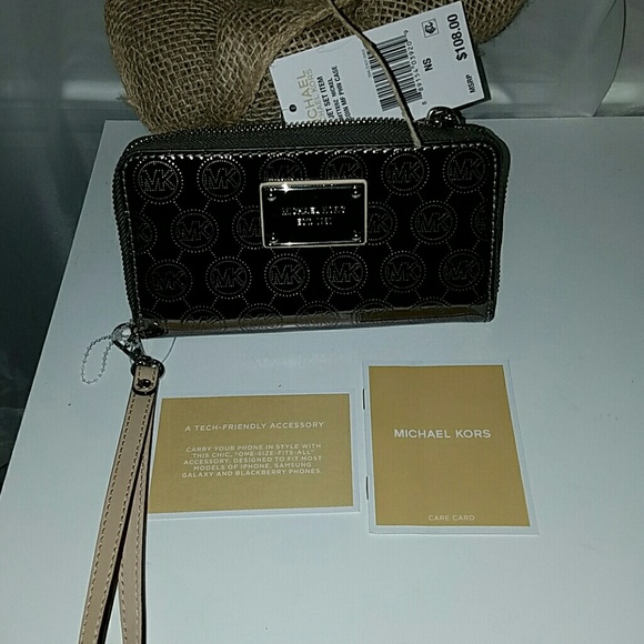 Michael Kors Handbags - Michael Kors Nickel LG wallet and phone case