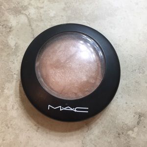MAC soft & gentle mineralized skin finish
