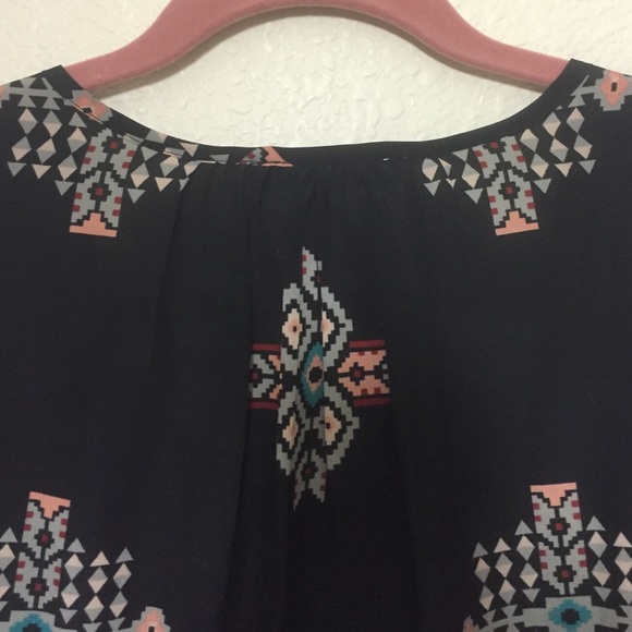 Aztec Print Top. XS - Picture 2 of 2