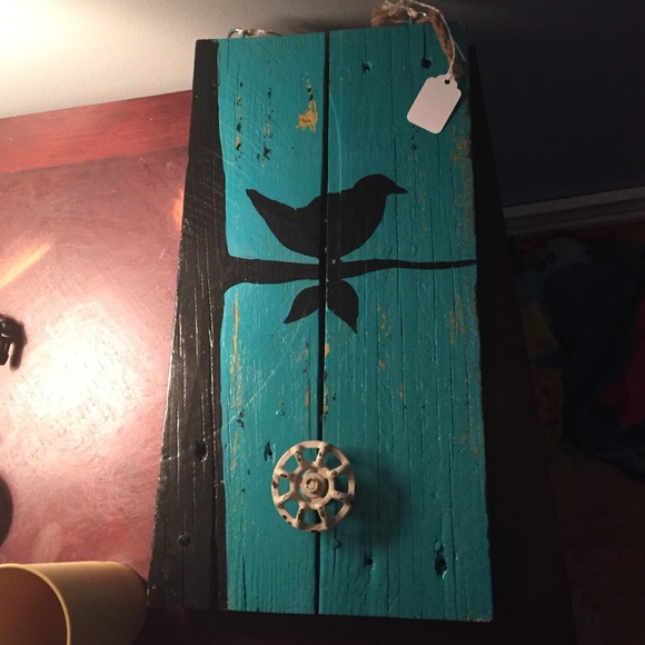 Wall Art made from Pallets.. with black bird. - Picture 3 of 3