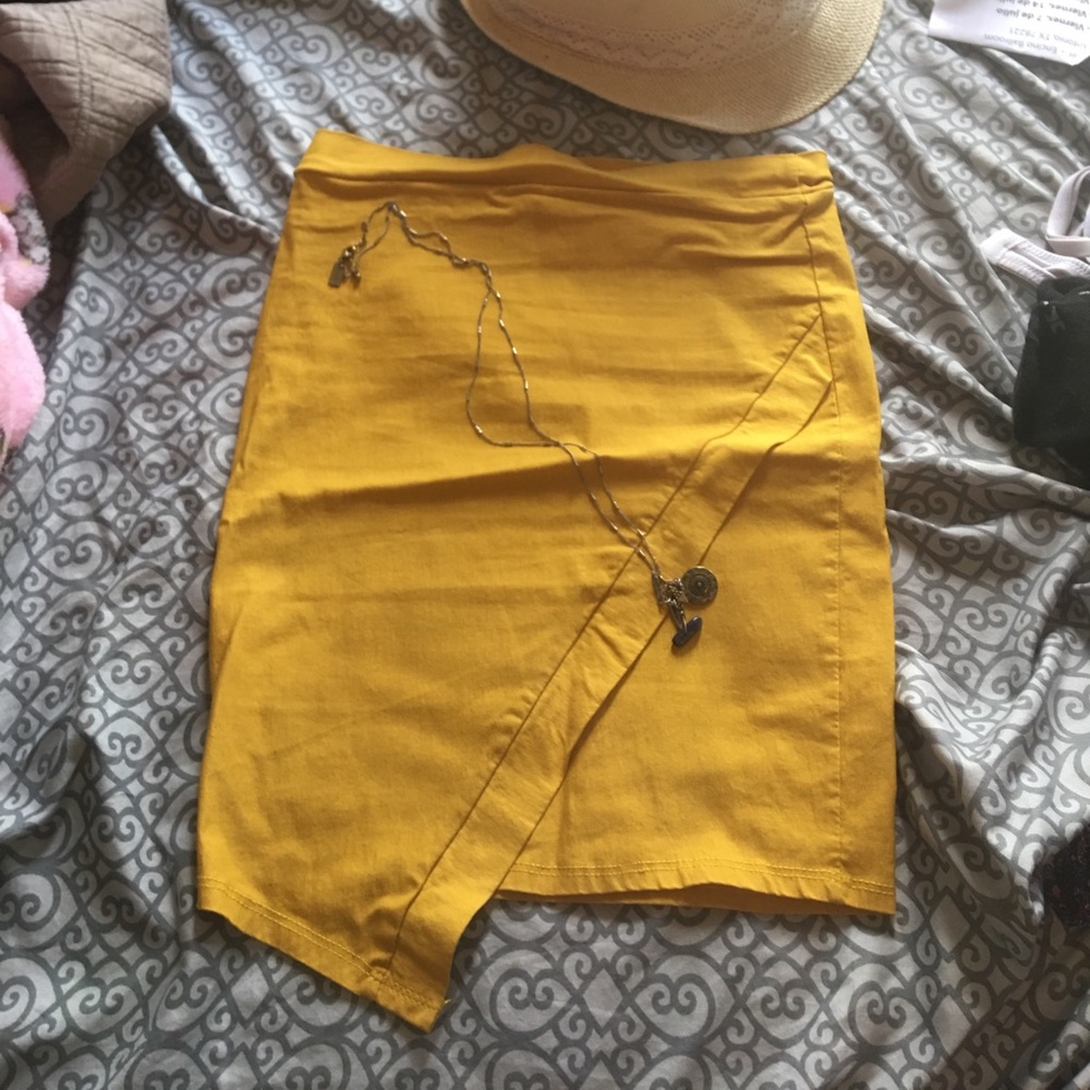 Yellowish pencil skirt.
