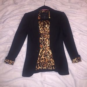 GUESS // Tailored black blazer w/ cheetah lining