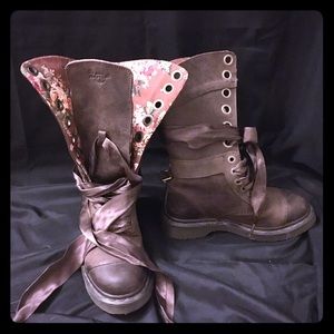 Barely worn Dr. Martins size 6