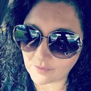 Meet your Posher, Denise