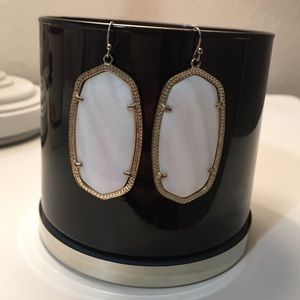 • Kendra Scott • Danielle Earrings - White Pearl