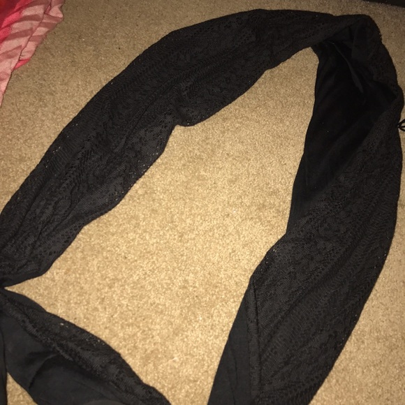Scarfs - Picture 2 of 4