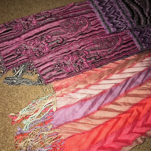 Scarfs - Picture 4 of 4