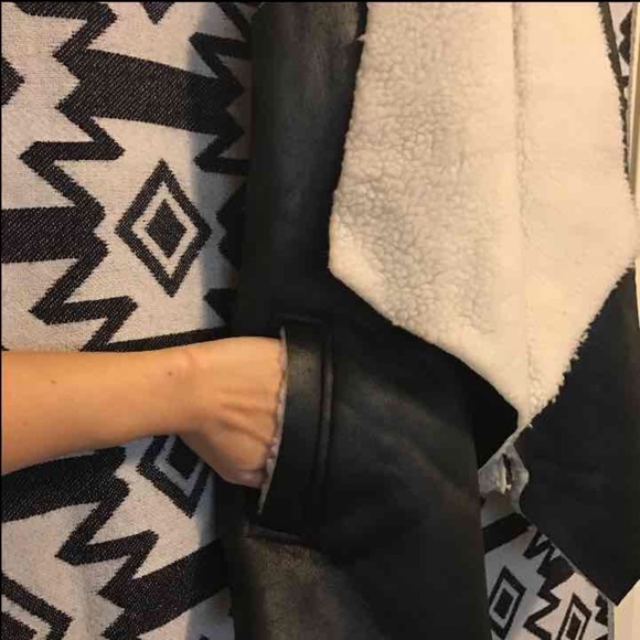 ✂️💸 Cupcakes & Cashmere Black Faux Shearling Vest - Picture 2 of 3