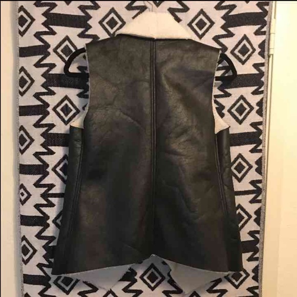 ✂️💸 Cupcakes & Cashmere Black Faux Shearling Vest - Picture 3 of 3