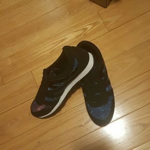 New in box metallic mesh sneakers