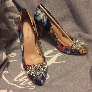 Just Fab Floral Pumps size 6.5