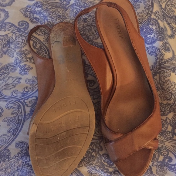 Fioni 4" heels/Neutral in color - Picture 3 of 4