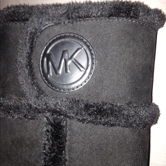 Ugg style MK boots - Picture 3 of 4