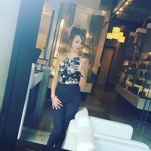 Meet your Posher, Hillary