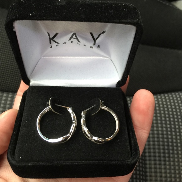 NWT black/white 1/4 ct tw diamond hoops - Picture 1 of 2