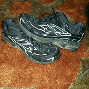 Black Nike Shox