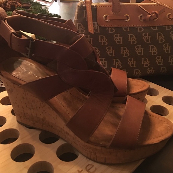 Dooney Burke handbag & Nine West shoes - Picture 2 of 4