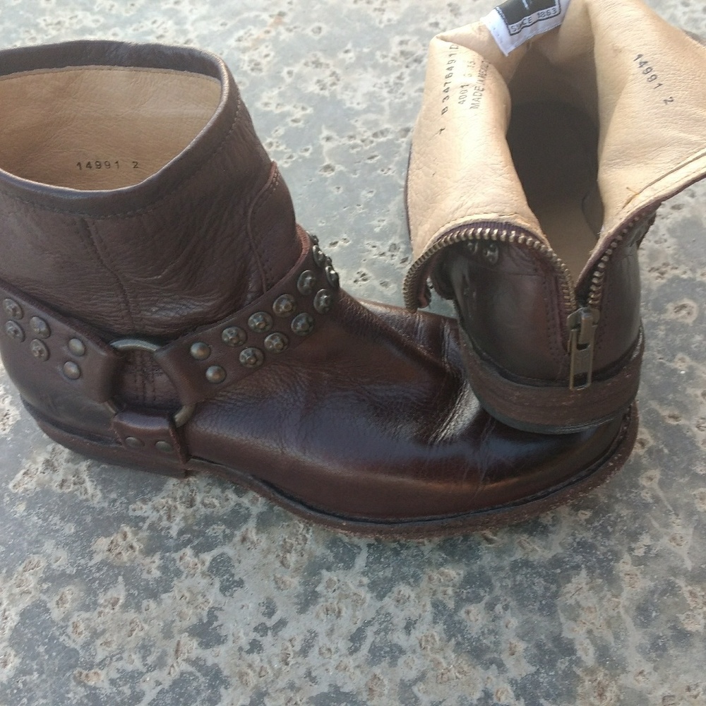 FRYE --Phillip  Studded Harness Boot