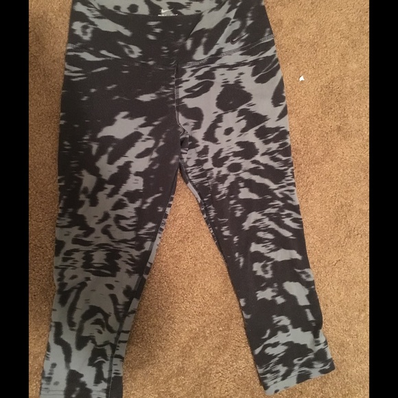 Nike legends dri-fit Capri's