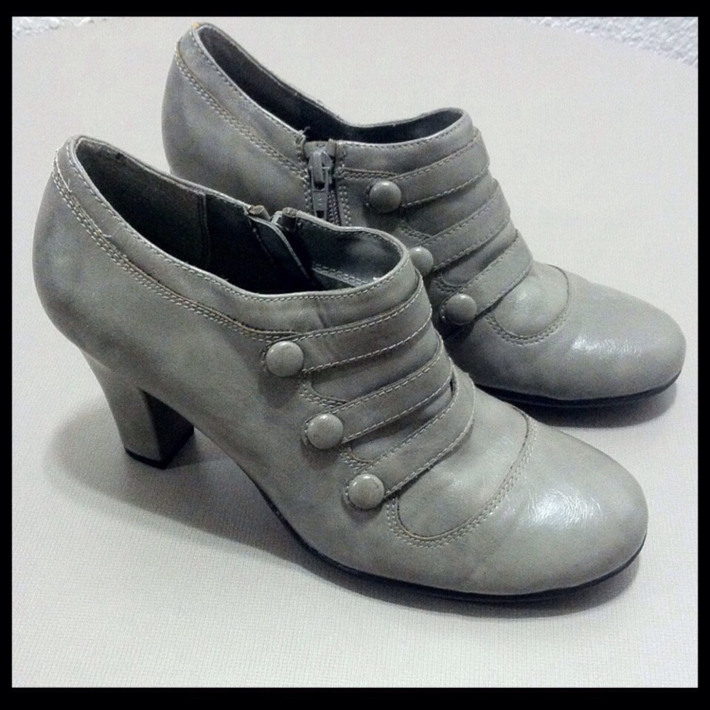 🛍 SALE - Grey A2 by Aerosoles Booties