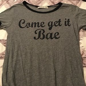 Jonathan Saint 'come get it bae' shirt