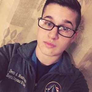 Meet your Posher, Devin