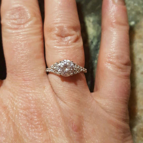 Diamond Fashion Ring - Picture 1 of 4