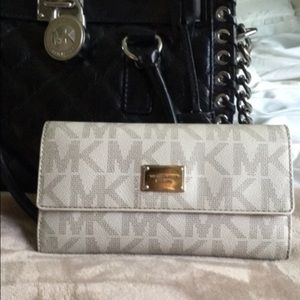 MK Michael Kors Wallet