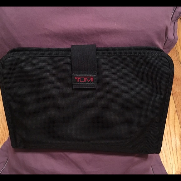tumi laptop case