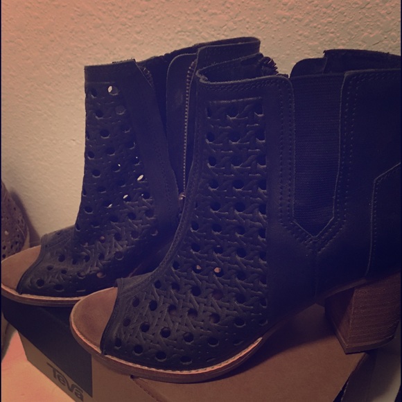 Toms-Majorca peep toe bootie black ❤️️💗