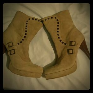 Two lips heels