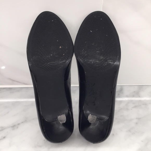 Liz Claiborne Black Pumps - Picture 2 of 4