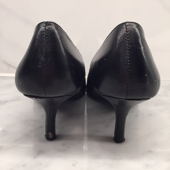 Liz Claiborne Black Pumps - Picture 4 of 4