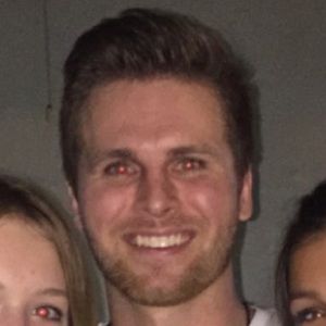 Meet your Posher, Dustin