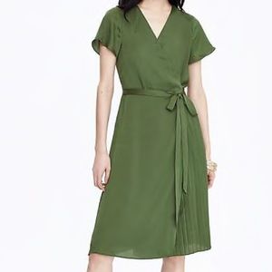 Banana Republic Pleated wrap dress - NWT, green